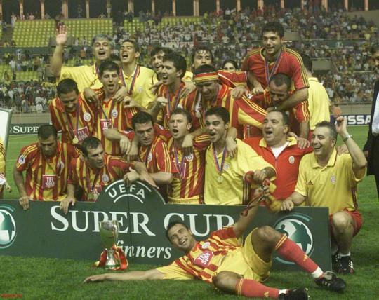 Galatasaray-Real Madrid 25 Ağustos 2000... Süper Kupa finalinde Galatasaray, yüzyılın takımı Real Madrid ile karşılaştı. Normal süresi 1-1 biten maçın uzatma dakikalarında Jardel'in ayağından bulduğu altın golle UEFA Kupası'nın ardından Süper Kupa'yı da müzesine götürdü.