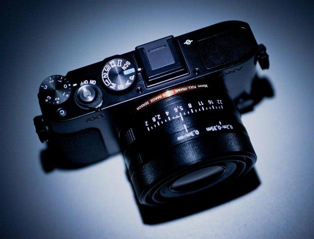 <p><br />Sony Cyber-shot DSC-RX1R<br />En üst kalitede dSLR kamera arıyorsanız, 2800 doları gözden çıkarıp DSC-RX1R alabilirsiniz.</p>