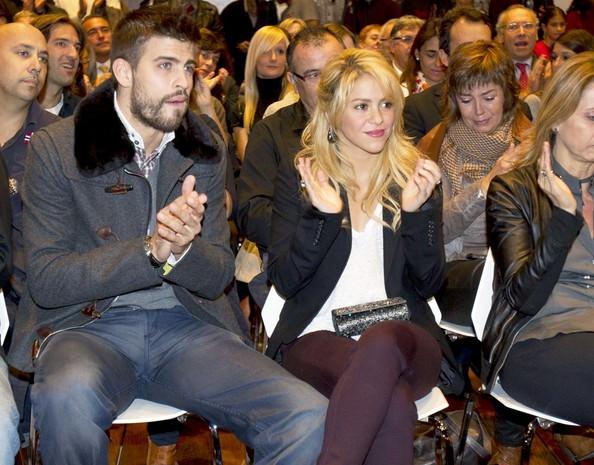 Katalan devi Barcelona'nın defansı Gerard Pique ile sevgilisi Shakira'ya evlerinde çalışan hizmetçi ve kocası tarafından şantaj yapıldığı ortaya çıktı.