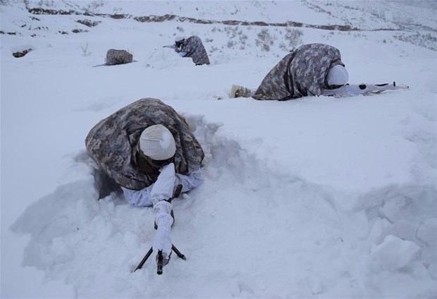 <p><strong>KAR ALTINDA MUHAREBE EĞİTİMİ </strong></p>

<p>Buna göre; Bolu 2. Komando Tugay Komutanlığı tarafından, 01-02 Ocak tarihlerinde Hakkari Şemdinli bölgesinde derin kar ve şiddetli soğuklarda muharebe eğitimi icra edildi.</p>
