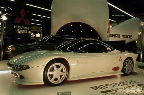 <p>Mitsubishi'nin 1988 yılında sergilediği 4 çeker konsept otomobili Galant HSR.</p>