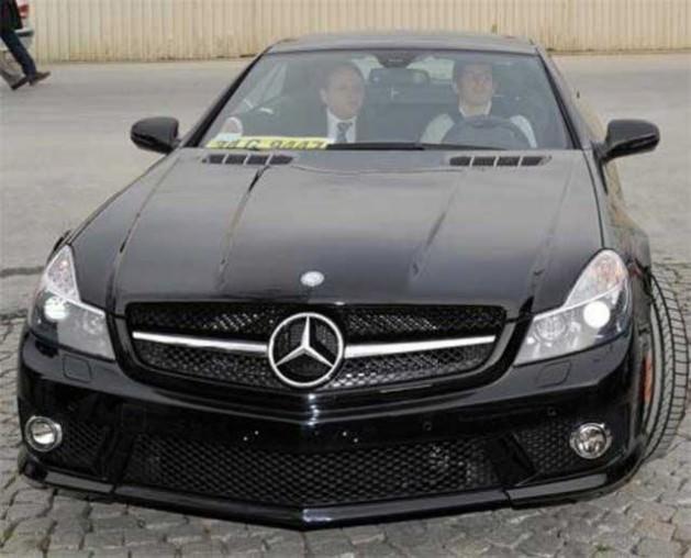 <p>Emre Belözoğlu-Mercedes SL 63 AMG</p>
