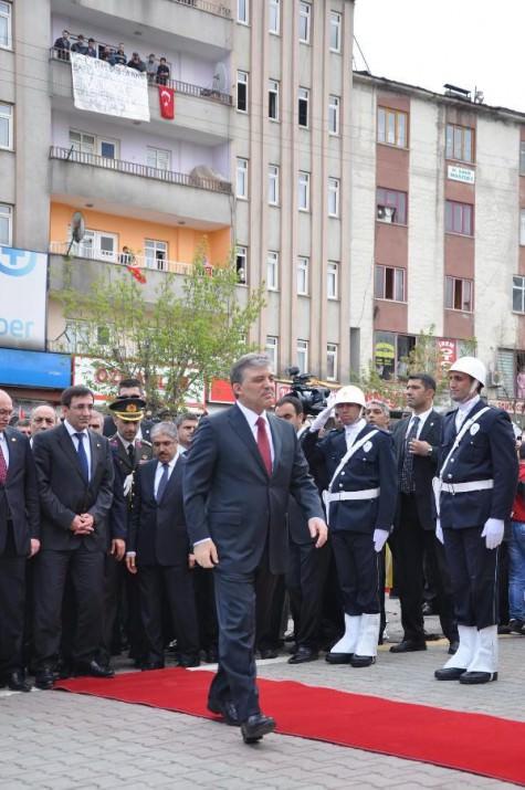 <p>Cumhurbaşkanı Abdullah Gül, özel uçak "CBK" ile saat 11.30'ta Muş'a geldi.</p>