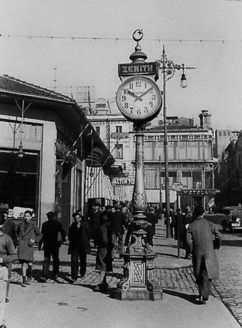 <p>Karaköy (1940'lı yıllar olabilir)</p>