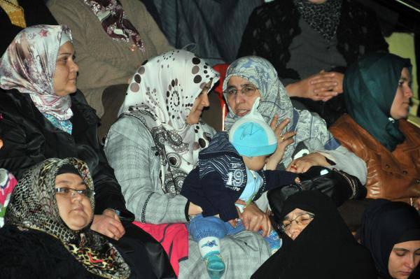 Anadolu Gençlik Derneği, yılbaşı kutlamalarına alternatif olarak 'Mekke'nin Fethi ve Kuran Ziyafeti' adlı etkinlikler düzenledi. Ülke genelinde 200'ü aşkın yerde yapılan fetih şölenine katılımlar yüksek oldu.