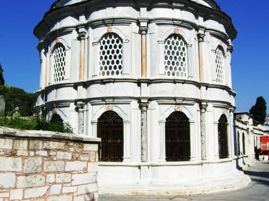 <p>Mihrişah Valide Sultan Türbesi</p>
<p>Bostan İskelesi Sokak - Eyüp</p>