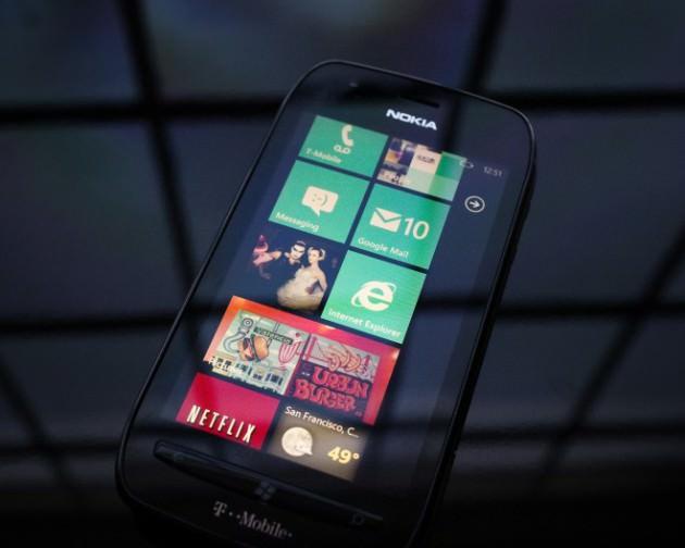 Ucuz ama iyi telefon isteyenler için bir diğer iyi telefon Lumia 710. Tek çekirdekli 1400 MHz Qualcomm işlemciye sahip olan Lumia 710, 512 MB SDRAM kullanıyor. 3.7 inç (9,3 cm) 800×480 çözünürlüğe sahip ekranı bulunan Lumia 710, ClearBlack LCD görüntü teknolojisine sahip.