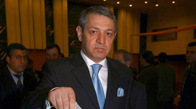 -2012 Londra Olimpiyatları'nda görev yapacak Uluslararası Amatör Boks Birliği (AIBA) Hakem Komitesi'nin Türk üyesi Garip Erkuyumcu, Londra'da kaldığı otel odasında ölü bulundu. 73 yaşında hayata gözlerini yuman Erkuyumcu daha sonra memleketi Mersin'de toprağa verildi.