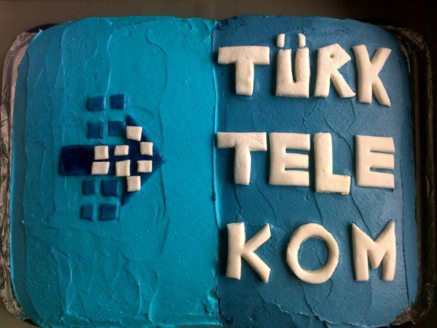 <p>Bakanlar Kurulu, Türk Telekom'un Hazine mülkiyetinde bulunan toplam yüzde 6,68 oranındaki hissesinin ''halka arz'' yöntemiyle özelleştirilmesine karar verdi.</p>