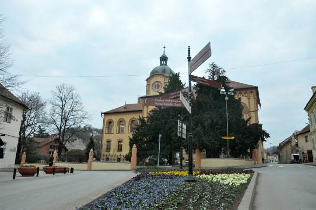 <p>Karlofça'da önemli bilim insanlarının yetiştiği okul. Bugün de lise olarak faaliyet gösteriyor.</p>