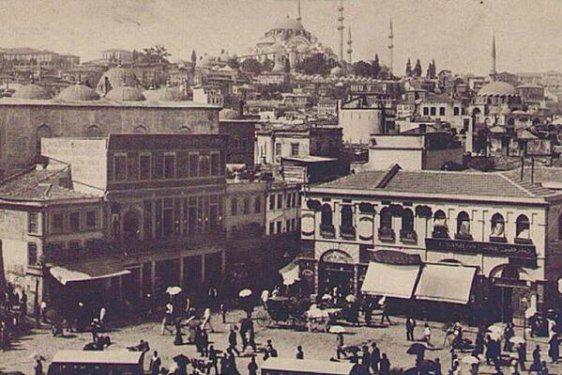 <p>Mısır Çarşısı, Eminönü Meydan</p>