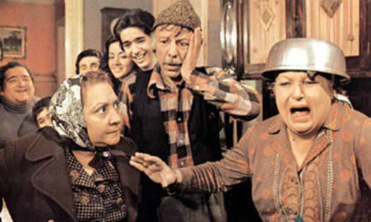 Sonradan 1954'te döndüğü Muammer Karaca tiyatrosunda 1960'a kadar çalıştı. 1961'de eşi Ziya Keskiner ve ağabeyi Selim Naşit Özcan ile birlikte kurdukları Naşit Tiyatrosu dağıldıktan sonra, 1963'ten 1975'e kadar "Gazanfer Özcan - Gönül Ülkü" tiyatrosunda çalıştı.