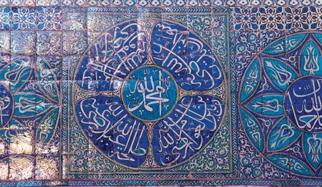 <p><span class="Normal__Char" style="font-family: 'Traditional Naskh','Arial'; font-size: 11pt; text-decoration: none;" dir="RTL">وَشَاوِرْهُمْ فِي الأَمْرِ</span></p>
<p class="Normal" style="margin-top: 3pt; margin-bottom: 3pt; margin-right: 0pt; text-align: center; line-height: 16pt;"><span class="Normal__Char" style="font-family: 'Segoe UI','Arial'; font-size: 11pt; font-style: italic; text-decoration: none;">“Yön</span><span class="Normal__Char" style="font-family: 'Segoe UI','Arial'; font-size: 11pt; font-style: italic;">etirken onlara da danış.”</span><span class="Normal__Char" style="font-family: 'Segoe UI','Arial'; font-size: 9pt;">(Âl-i İmrân 3/159)</span></p>