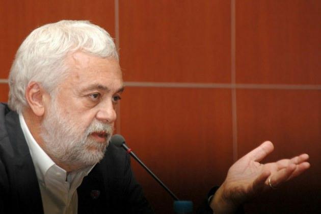 <p>Ömer Üründül: Vay, vay vay vay vay... Spiker Yalçin Çetin: Hemde ne vay ! (BJK-Gençler maçından)</p>