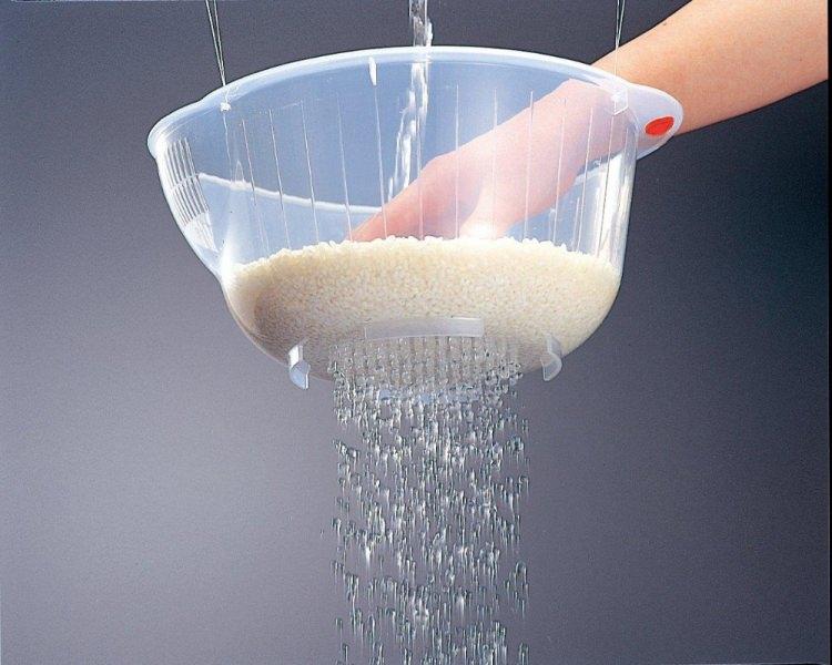 <p><strong>İşte pirincin muhteşem faydaları;</strong></p>

<p>Pirinç suyu, cildi yumuşatırken temizlemeye yardımcı olur.</p>

<p> </p>
