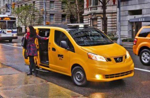 <p>2011 yılında gerçekleşen New York geleceğin taksisi ihalesini kazanan Japon otomobil üreticisi Nissan'ın, ayrıcalıklı hakları mahkeme kararı neticesinde hükümsüz kılındı. İhalenin finalistleri arasında Karsan ve Ford Otosan da yer alıyordu.</p>