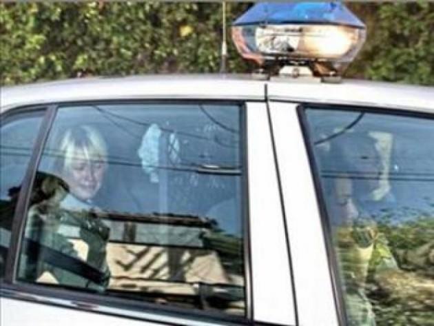 <p>PARİS HİLTON Alkollü araç kullandığı gerekçesi ile ehliyetine geçici olarak el konulan Hilton, şartlı tahliye olmasının ardından da araç kullanırken yakalanınca 45 gün hapis cezasına çarptırıldı.</p>