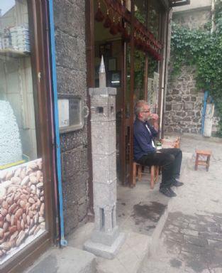 <p>Bu da minyatür Dört Ayaklı Minare</p>