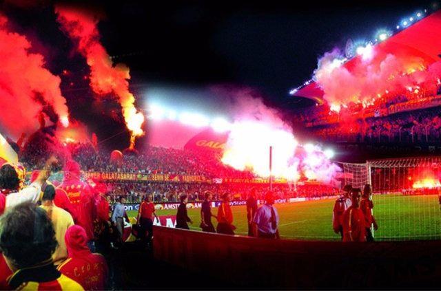 <p>Efsane hakem Collina, Ali Sami Yen hakkında konuşurken:<br />
<br />
<strong>"Bu cehennemi çok seviyorum."</strong></p>