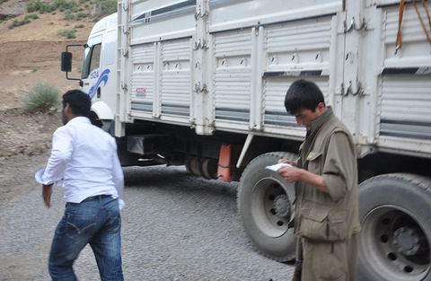 Listede AK Parti'de siyaset yapan Kürt kökenli vatandaşlar ile baraj ve yol yapım çalışması yapan firma yöneticileri bulunuyor.