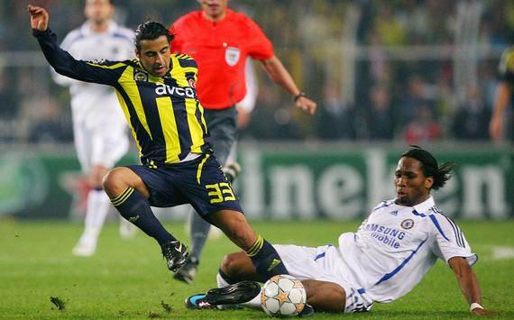 <p><strong>Claudio Maldonado (Fenerbahçe, 2007-08)</strong><br /><br /> Şilili oyuncunun adı Fenerbahçe ile aslında ilk olarak Stephen Appiah transferinden önce anılıyordu. Ancak kaderin bir cilvesi midir bilinmez, Appiah'ın sakatlığı nedeniyle lisansının askıya alınmasının ardından büyük umutlarla transfer edildi. Kendisi hakkında o kadar çok şey yazılıp çizildi ki, herkes Türkiye'ye "Yeni bir Gerrard mı geliyor?" diye sormadan edemedi. Fakat sahaya çıktığında sarı-lacivertli taraftarlar büyük hayâl kırıklığı yaşadı. Sezon sonunda gönderilen Şilili oyuncu şu an 32 yaşında ve Flamengo forması giyiyor.</p>