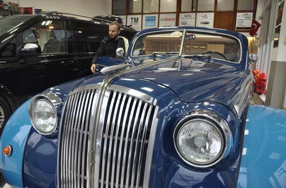 Spor model olduğu için en çok erkeklerin ilgisini çeken 1964 model Chevrolet Corvair’in de 16 ayda yenilendiğini söyleyen Eyyüp Soyel, "Aracın gövdesi polyester...