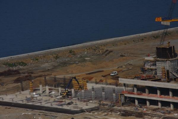 <p>Trabzonspor'un yeni stadyumu Akyazı Spor Kompleksi'nde çalışmalar tüm hızıyla sürüyor.</p>