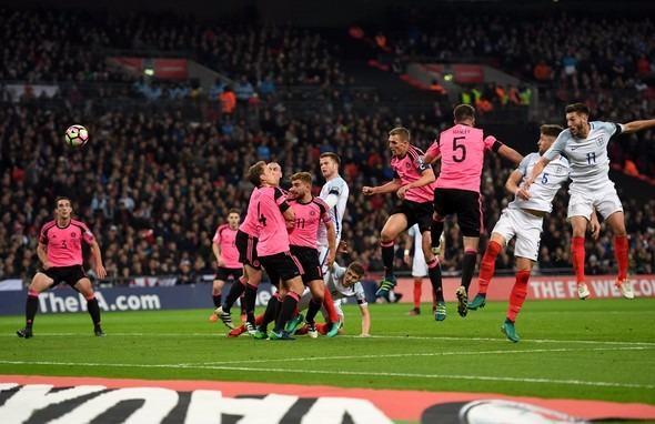 <p>"Aynı utanç verici hikaye" manşetiyle okurlarının karşısına çıkan Scottish Sun gazetesi de İskoçya'nın Rusya'da düzenlenecek 2018 Dünya Kupası'na gitmek için umutlarının tükendiğini ve kızgın taraftarların teknik direktör Gordon Strachan'ın istifasını istediğini aktardı.</p>
