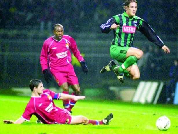<p>Olympiqua Lyon - Denizlispor UEFA Kupası 3. tur karşılaşması.. 2003</p>

