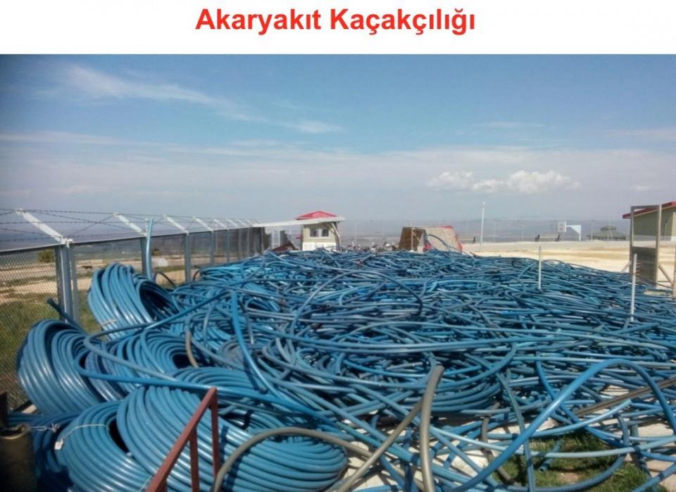 <p>Bu çerçevede, TSK'nın imkanları ve mülki makamların desteğiyle 2012'den bu yana, yasa dışı geçişlerin gerçekleşebileceği bölgeler öncelikli olmak üzere 23 kilometre modüler beton duvar, 108 kilometre kafes/fens teli, 386 kilometre hendek, 80 kilometre toprak set inşa edildi</p>