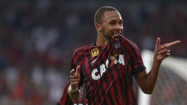 <p>Hernani<br />
<br />
Eski takımı (Atletico Paranaense) Yeni takımı (Zenit) 8 milyon euro</p>
