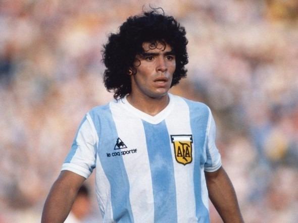 <p>Orta saha / Diego Armando Maradona Franco (Maradona) / Arjantin</p>
