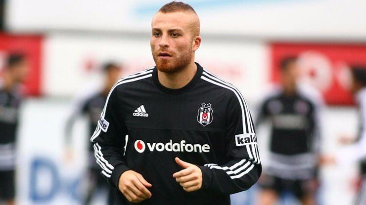 <p>Takımının öncelikle savunma ve forvete ihtiyacı olduğunu belirten Şenol Güneş, Gökhan Töre’nin kiralanmasından elde edilecek gelirin, bu mevkilere yapılacak transferde kullanılmasını istiyor.</p>