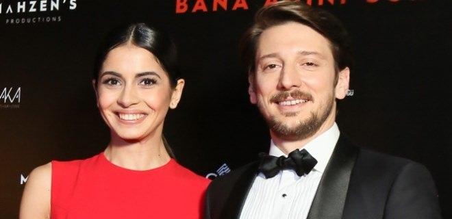 <p>Beyza Şekerci ve oyuncu eşi Engin Hepiler 2015 yılında evlendi.</p>