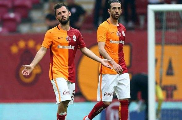 <p>Emre Çolak, Bilal, Rodriguez’in ayrılığı ve Dzemaili’nin durumunun netleşmemesi nedeniyle Hollandalı hoca, konunun acil olduğunu vurguladı.</p>
