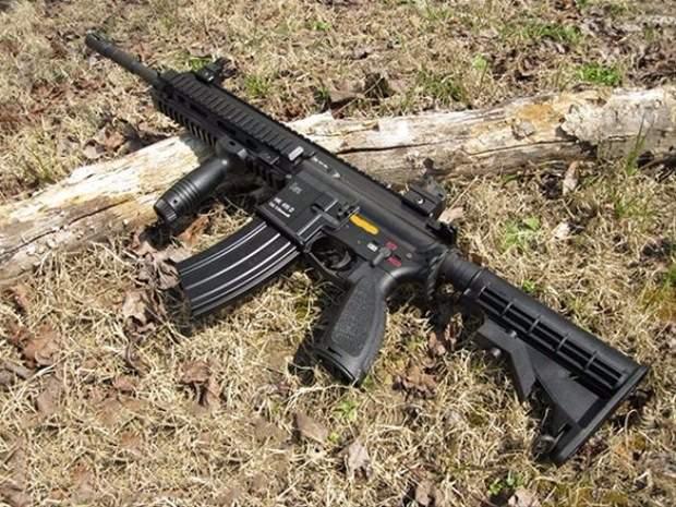 <p>HK416, Heckler & Koch tarafından üretilen ve M4'ü baz alarak ürettiği bir silahtır.</p>
<p> </p>