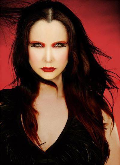 <p>ODTÜ Ekonomi Bölümü'nü 2. sınıftan terk ettikten sonra İstanbul Üniversitesi İngiliz Dili ve Edebiyatı Bölümü'nde okumuştur</p>
