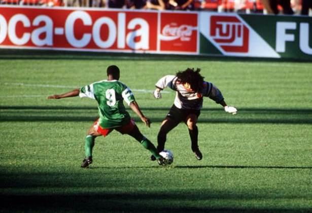 <p>Kolombiyalı Rene Higuita'nın saha içi performansı ne kadar renkliyse, sahadışındaki de o kadar karanlık.</p>
<p> </p>