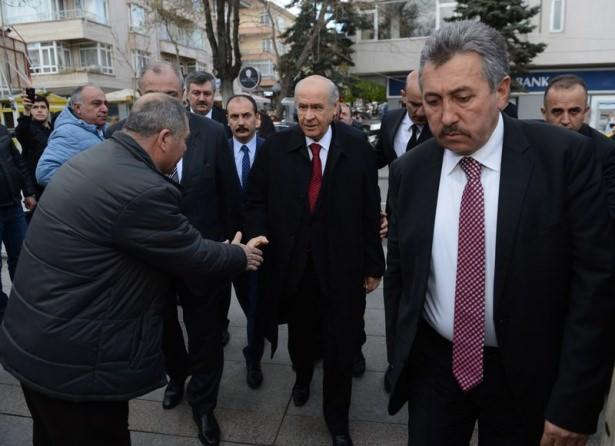 <p>MHP Genel Başkanı Devlet Bah&ccedil;eli, Alparslan T&uuml;rkeş'e olan sevgilerinin, vefatının &uuml;zerinden ge&ccedil;en 18 yıla rağmen hi&ccedil;bir zaman azalmadığını belirterek,</p>
