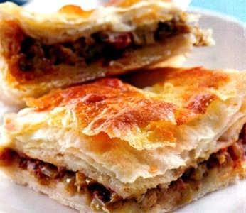 <p>Patlıcanlı Börek</p>
