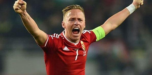 <p><strong>Dzsudzsak resmen El Wahda'da! 3 milyon euroya...</strong></p>

<p>Macar futbolcu Dzsudzsak, Birleşik Arap Emirlikleri kulübüne transfer oldu.</p>

<p>Macaristan Milli Futbol Takımı oyuncusu Balazs  Dzsudzsak'ın, El Wahda Kulübü ile iki yıllık sözleşme imzaladığı açıklandı.</p>

<p>Macaristan Futbol Federasyonu, sosyal medya hesabından yaptığı  açıklamada, milli oyuncu Dzsudzsak'ın, Birleşik Arap Emirlikleri Birinci Futbol  Ligi takımlarından El Wahda ile iki yıllık sözleşme imzaladığını duyurdu.</p>

<p>Geçtiğimiz günlerde El Wahda Kulübünden yapılan açıklamada, 29  yaşındaki kanat oyuncusu Dzsudzsak için Bursaspor ile 3 milyon euroya anlaşmaya varıldığı belirtilmişti.</p>

<p>Geçen sezon Bursaspor forması giyen Dzsudzsak, 25 resmi maçta 4 gole  imza atmıştı.</p>
