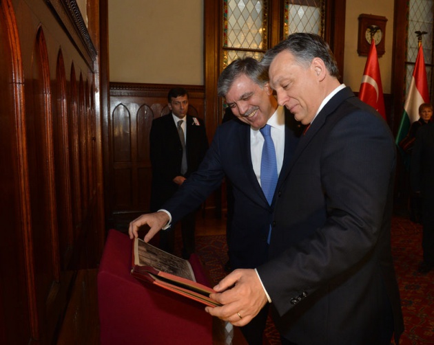 <p>Cumhurbaşkanı Abdullah Gül'e, geçen hafta Macaristan'a gerçekleştirdiği ziyarette, Başbakan Viktor Orban tarafından bir sürpriz yapıldı.</p>