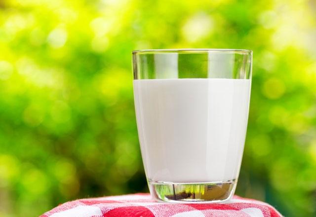 <p>Bir ölçü yağsız süte 10 ölçü su karıştırarak hazırlayacağınız domatese özel karışımınızı 2 haftada bir kullanmanızı öneririz.</p>
