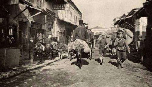 <p>1920'li yılların başlarında İzmir.</p>

<p> </p>

<p> </p>
