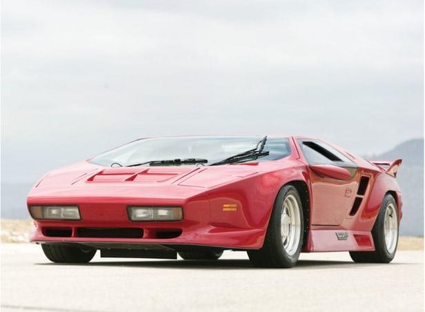 <p>1990 – Vector W8 Saatte 389 km</p>
