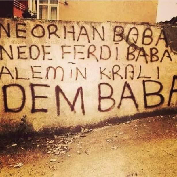 <p>Siz daha kim oldugunu öğrenmediniz sanırım! Ne ferdi baba ne müslüm baba alemin kralı DemBa Ba!</p>
<p> </p>