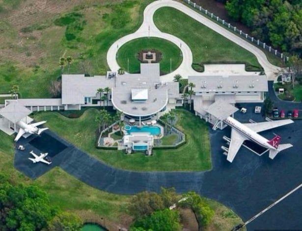 <p>John Travolta'nın Evi</p>

<p> </p>
