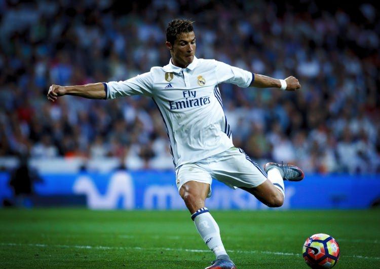<p>FC Salisbury ise bir Tweet atarak “Cristiano Ronaldo’nun Salisbury’ye transfer olacağı yönündeki haberlerle ilgili olarak kulüp yorum yapmama kararı aldı” denildi.</p>
