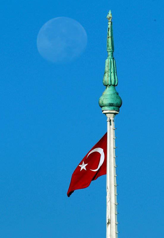 <p>İstanbul semalarından batışı Salacak'dan gözlendi. </p>