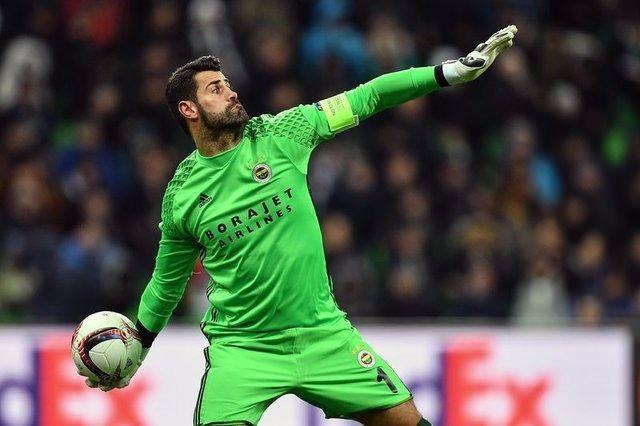 <p>Volkan Demirel'in Başkan Aziz Yıldırım sözleşmesini uzatmak istese de camia tribüne çıkması gerektiğini düşünüyor.</p>
